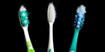 10 Things You Do Wrong When You Brush Your Teeth